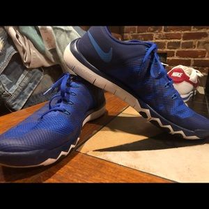 Nike tennis shoes